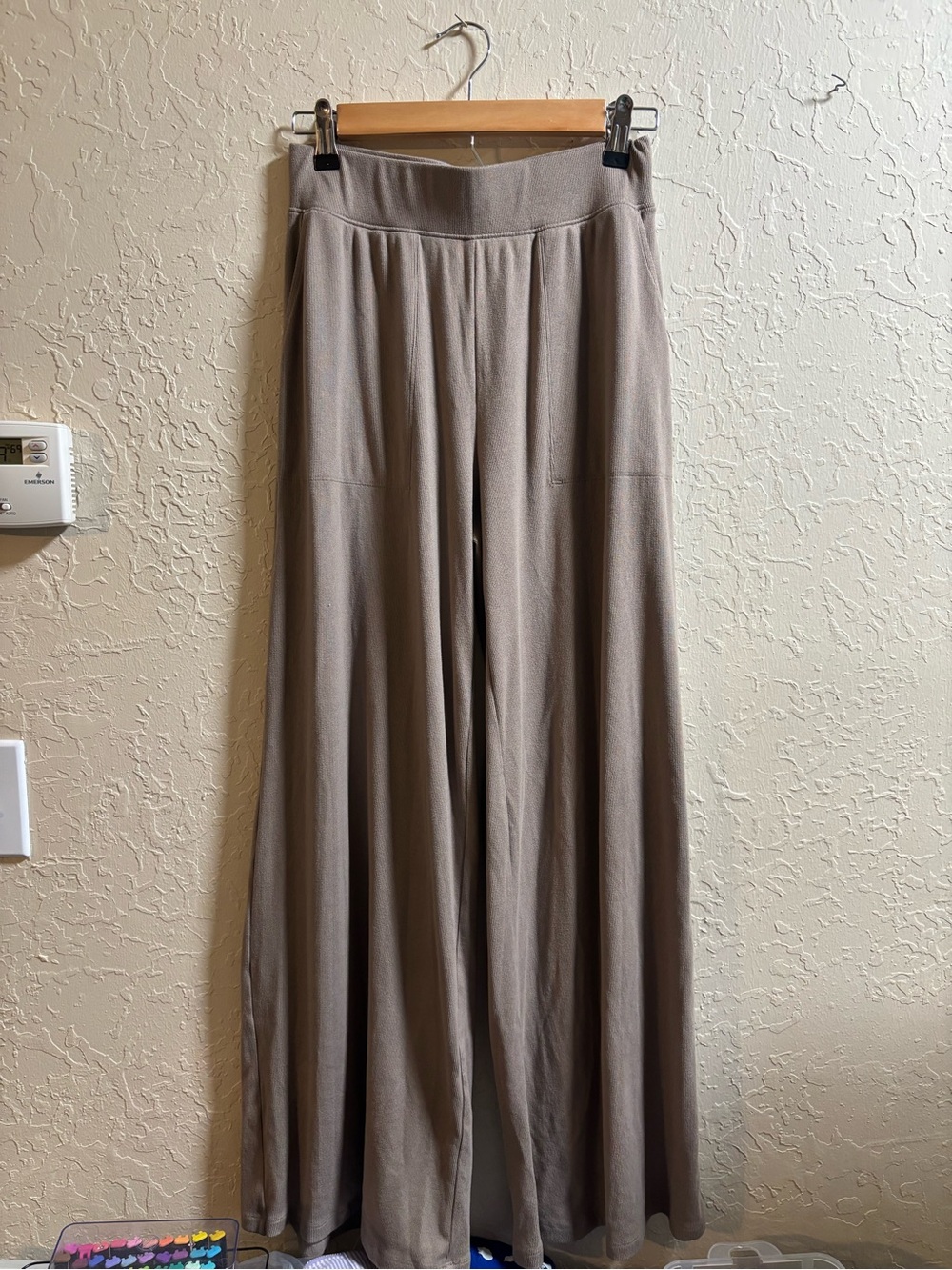 American Eagle Outfitters Wide-Leg flare lounge pants